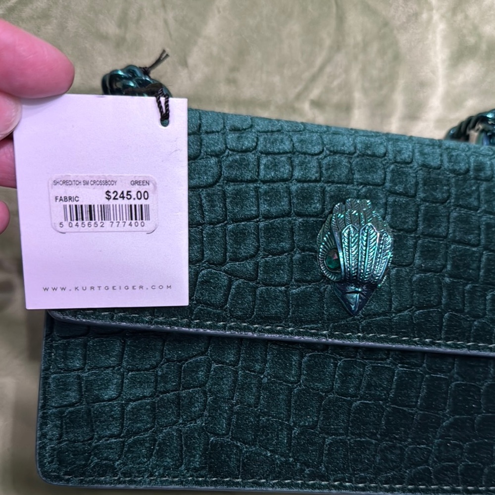 Elegant Green Textured Shoulder Bag - Picture 11 of 11